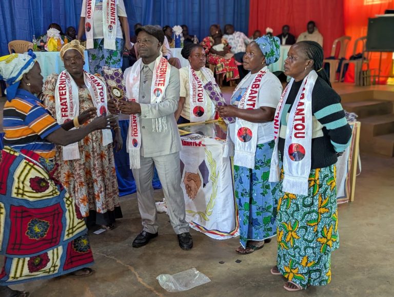 RDC : plus de 600 veuves dotées de pagnes à Aru